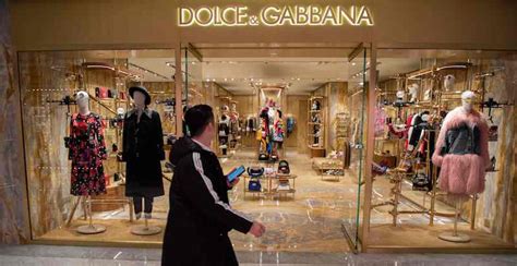 boicottaggio dolce e gabbana in cina fuoco